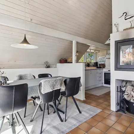 Prázdninový dům Efimija - 1-4km From The Sea By Interhome